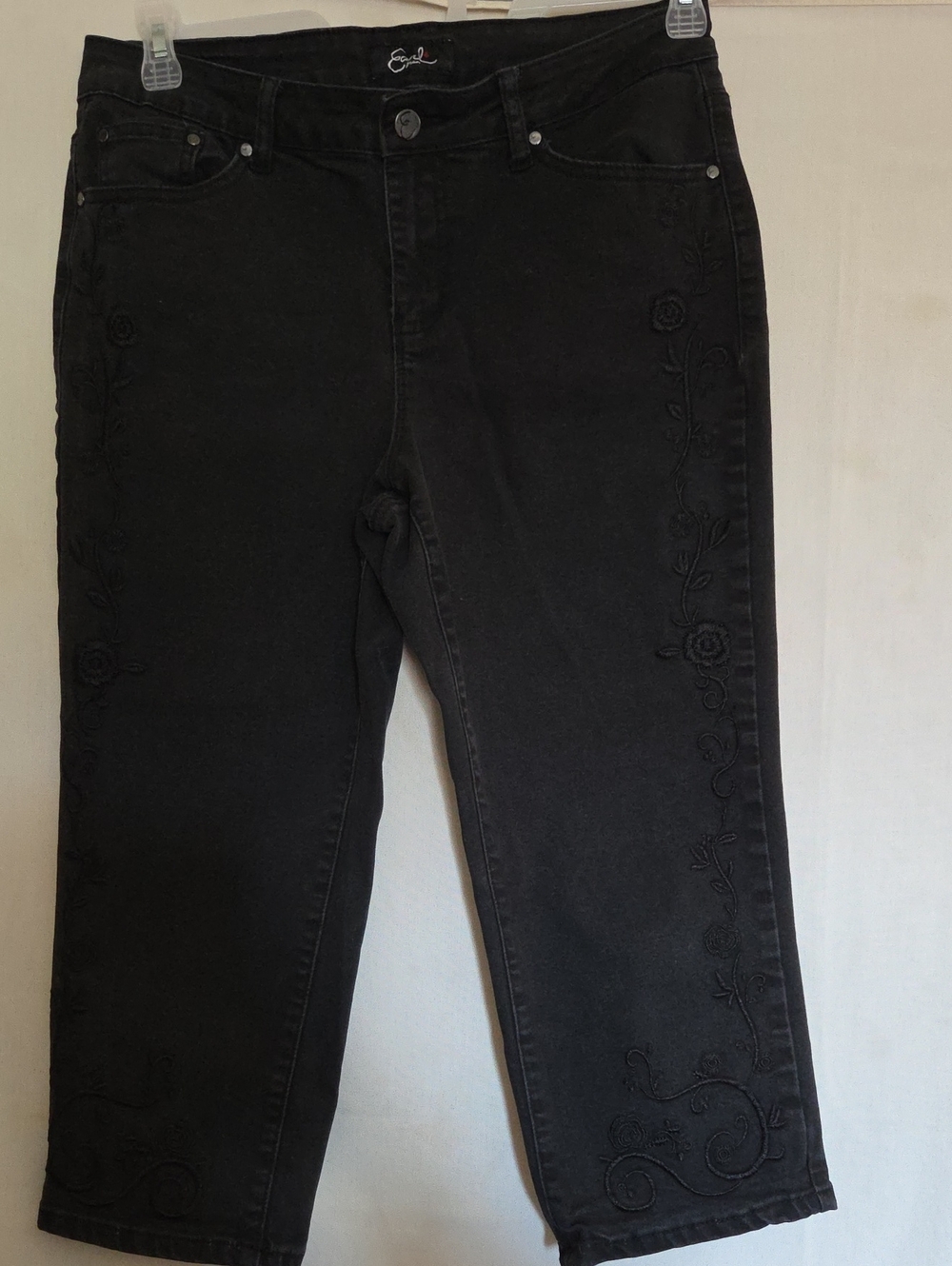 Earl Jeans Black Cropped Women's Jeans with Subtle Floral Embroidery